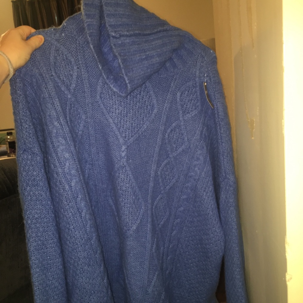 American Eagle sweater
